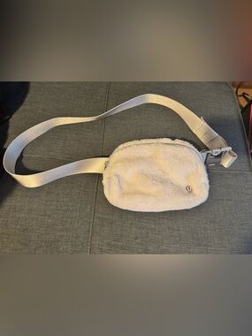 Lululemon Everywhere Belt Bag 1L